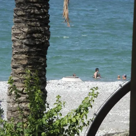 Villa Luxury 4 Bedroom Sea Front With Private Pool *